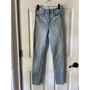 American Eagle Light Wash Skinny Jeans